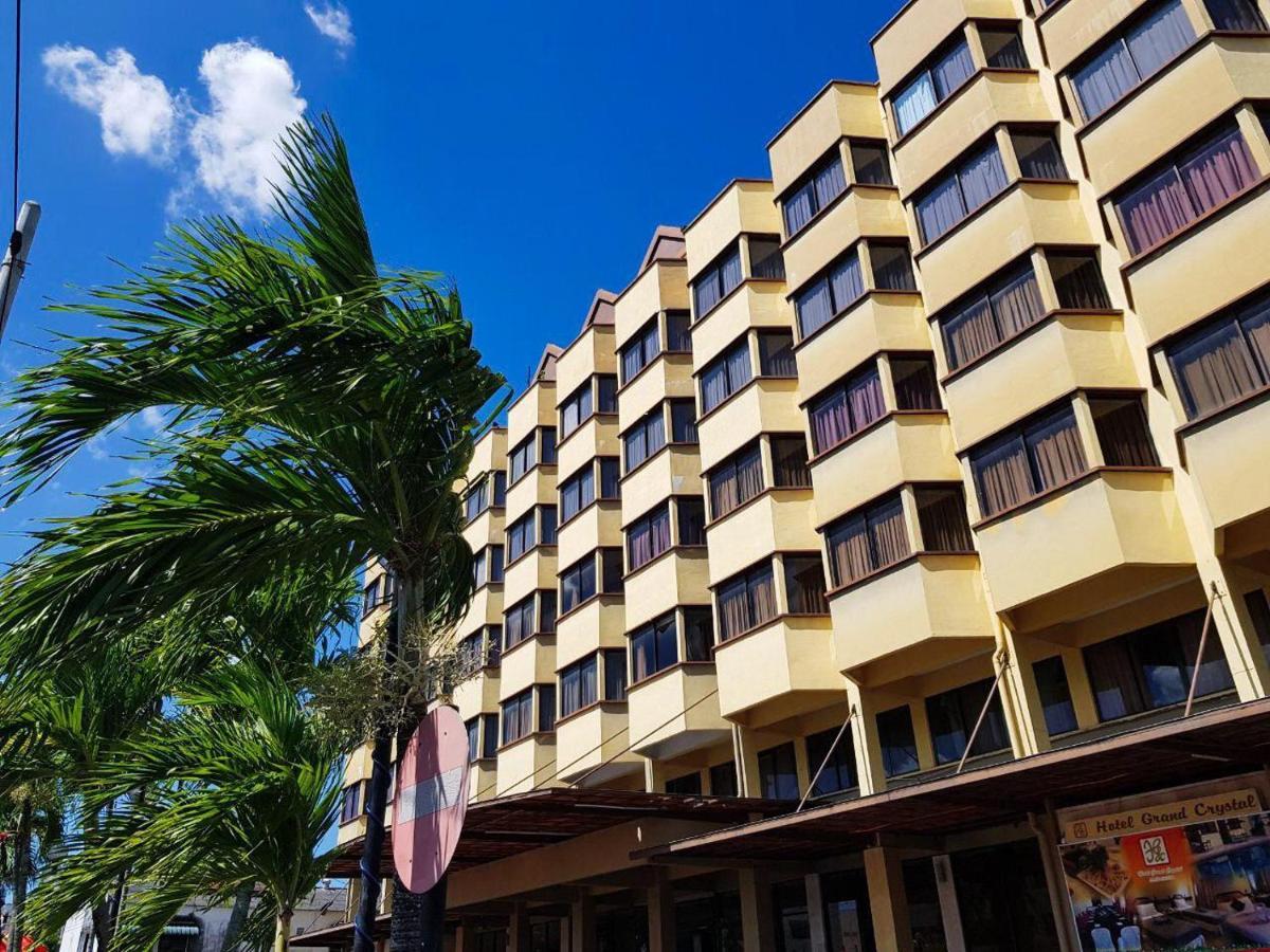 Hotel Grand Crystal Алор Сетар Екстериор снимка