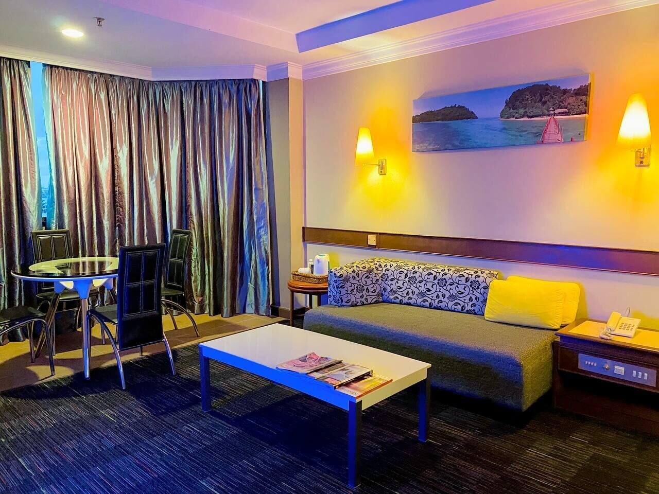 Hotel Grand Crystal Алор Сетар Екстериор снимка