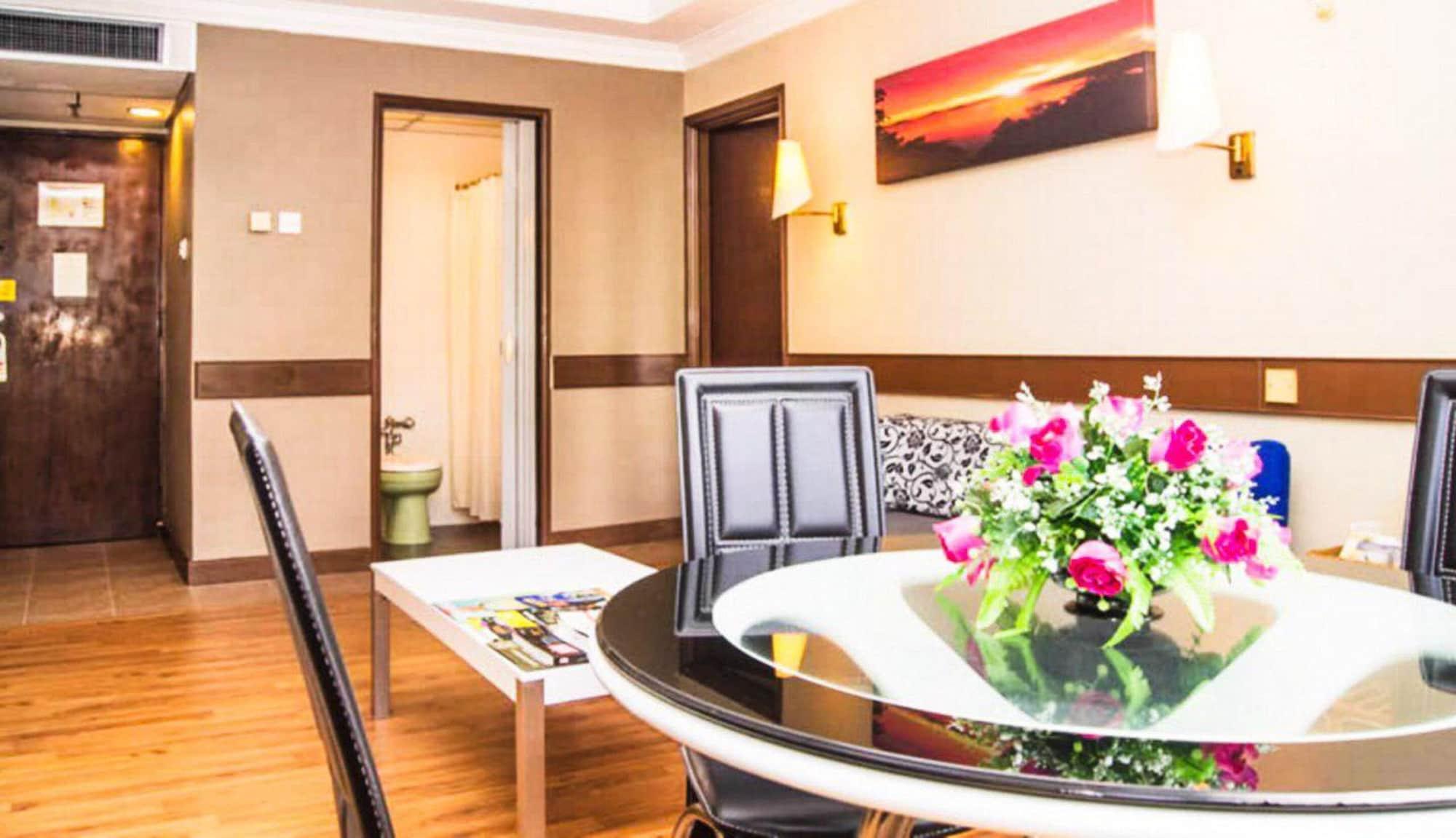 Hotel Grand Crystal Алор Сетар Екстериор снимка