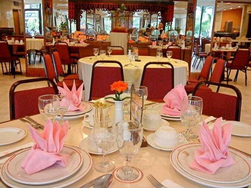 Hotel Grand Crystal Алор Сетар Екстериор снимка