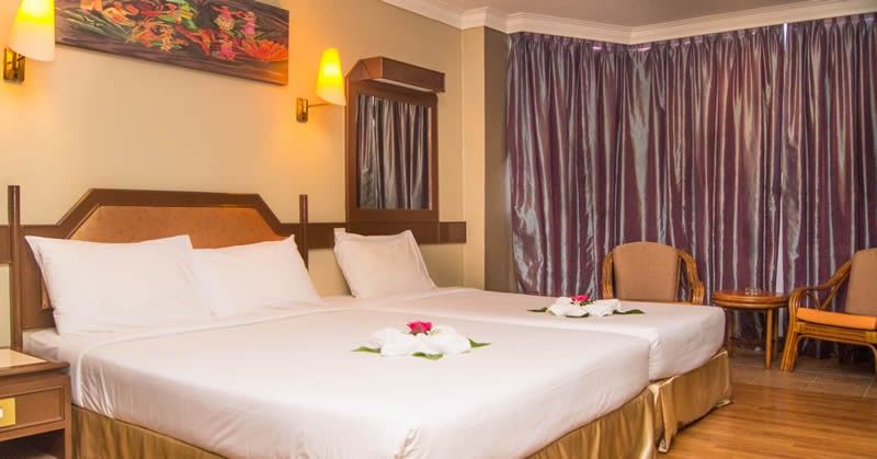 Hotel Grand Crystal Алор Сетар Екстериор снимка