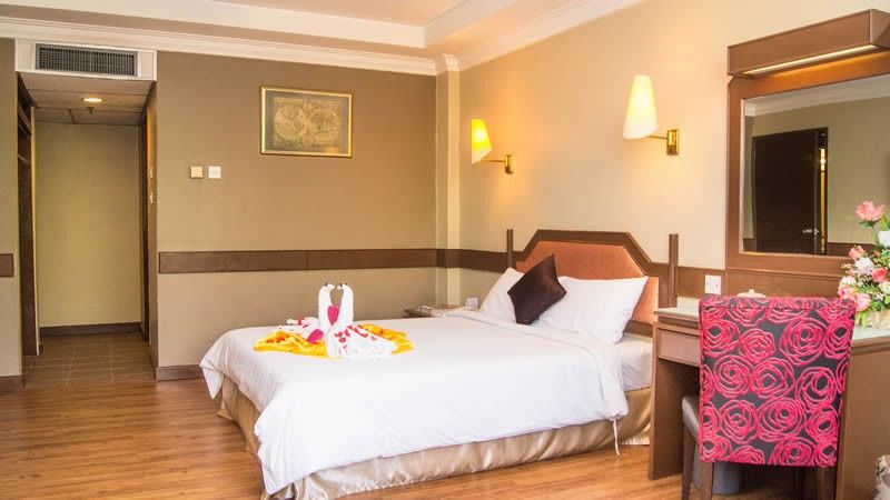 Hotel Grand Crystal Алор Сетар Екстериор снимка