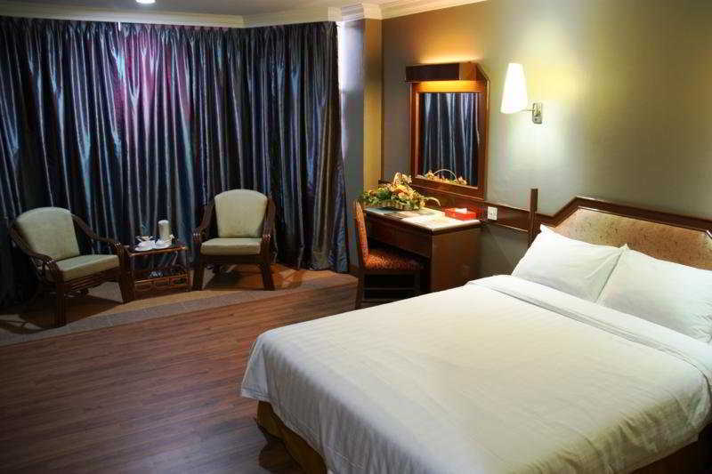 Hotel Grand Crystal Алор Сетар Екстериор снимка