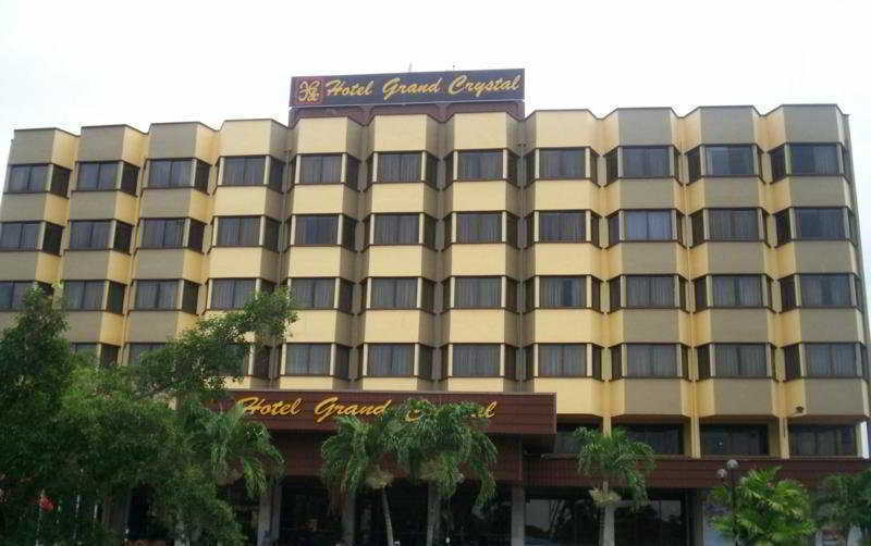 Hotel Grand Crystal Алор Сетар Екстериор снимка